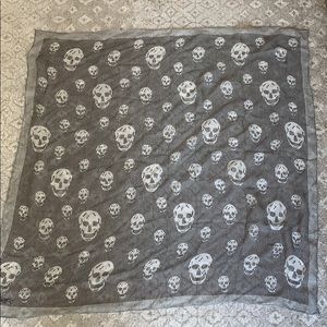 ALEXANDER MCQUEEN BLACK/WHITE STRIPED SKULL SCARF